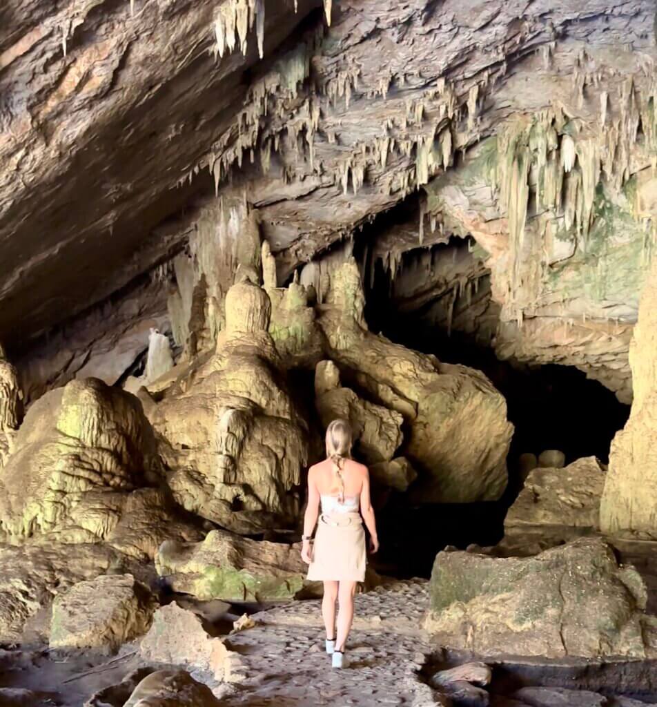 Nam Lod Cave, Thailand