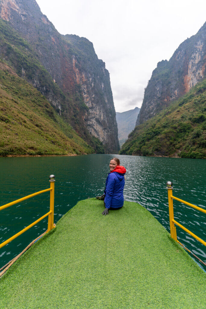 Boat ride on Nho Que River